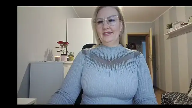 Snapshot of DianaLive chatting on January 7, 2026, 7:44 am DianaLive online show from January 7, 2026, 7:44 am