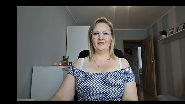 Snapshot of DianaLive chatting on February 11, 2026, 10:20 am DianaLive online show from February 11, 2026, 10:20 am