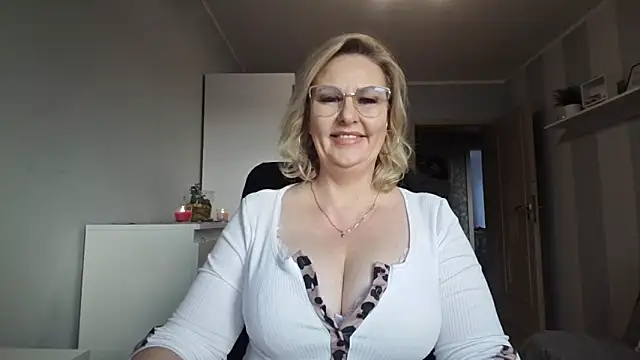 Snapshot of DianaLive chatting on February 25, 2026, 7:29 am DianaLive online show from February 25, 2026, 7:29 am