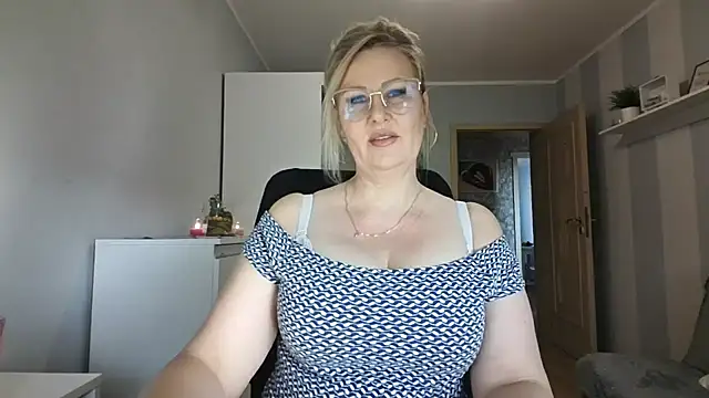 Snapshot of DianaLive chatting on February 26, 2026, 9:19 am DianaLive online show from February 26, 2026, 9:19 am