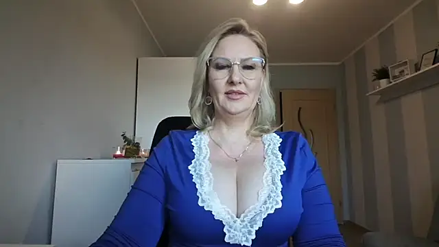 Snapshot of DianaLive chatting on March 3, 2026, 7:25 am DianaLive online show from March 3, 2026, 7:25 am