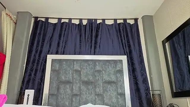 Effie cooper online show from November 4, 2025, 7:35 pm