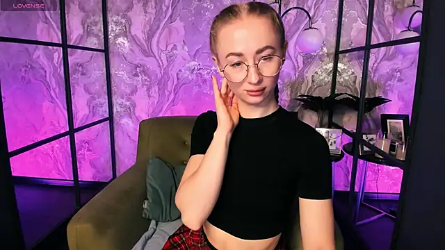 VictoriaLights online show from April 30, 2026, 6:20 am