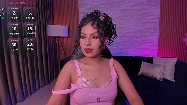 hannah thomson  online show from October 24, 2025, 3:14 am