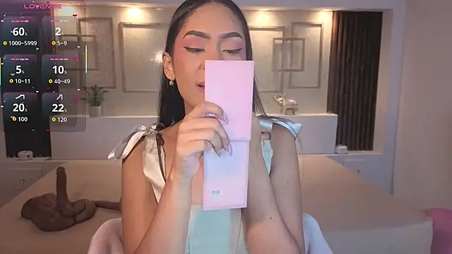 ChloeMoon9 online show from November 6, 2025, 11:33 am