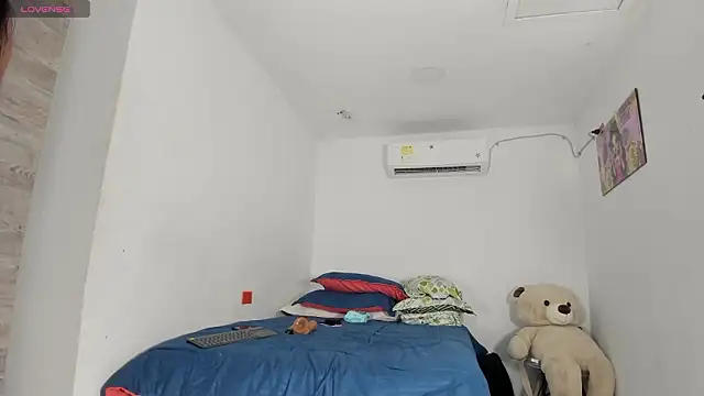 flor herrera01 online show from February 14, 2026, 8:05 pm