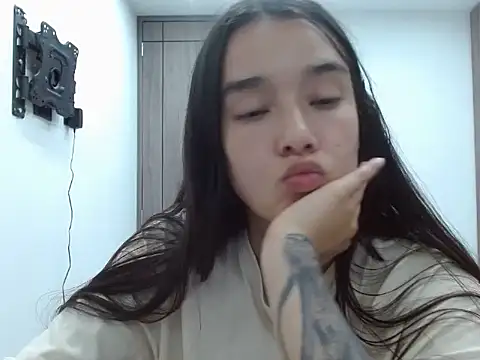  luna 777 online show from April 28, 2026, 2:27 am