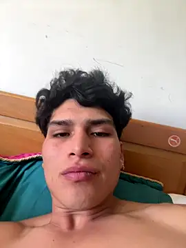 MaxxxSteil online show from December 15, 2025, 2:43 pm