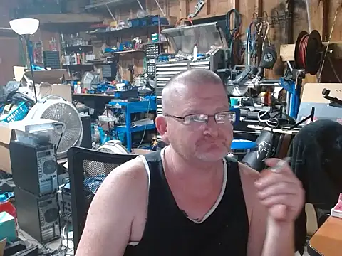 Randomoldguy615 online show from October 9, 2025, 12:41 am