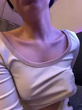 Dirty-Bunnyyy online show from February 13, 2026, 5:03 am