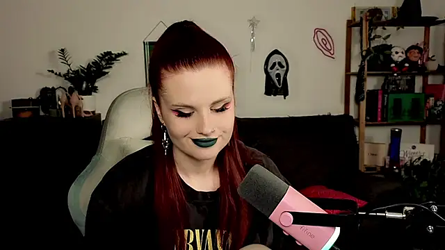 Della Ideal online show from December 21, 2025, 6:15 pm