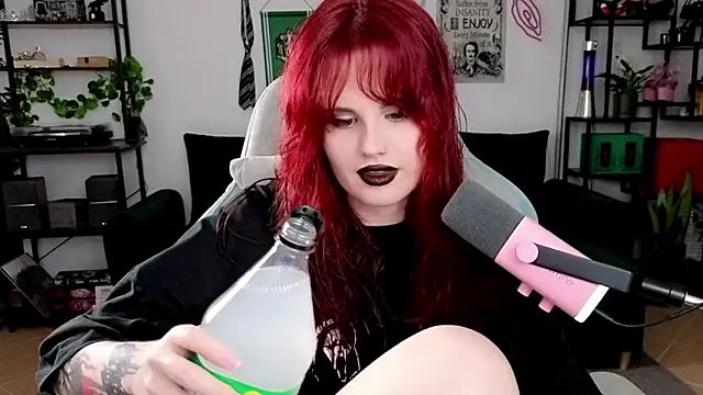Snapshot of Della_Ideal chatting on June 3, 2026, 5:40 pm Della Ideal online show from June 3, 2026, 5:40 pm