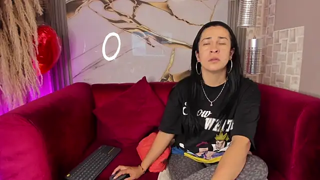 Snapshot of Bella_williamss_ chatting on November 18, 2025, 7:51 pm Bella williamss online show from November 18, 2025, 7:51 pm