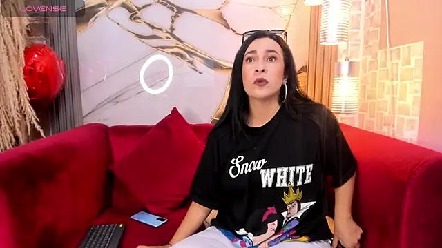 Bella williamss  online show from December 15, 2025, 7:40 pm