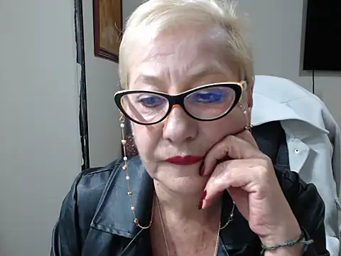 Snapshot of MisteriosaX chatting on October 21, 2025, 9:26 pm MisteriosaX online show from October 21, 2025, 9:26 pm