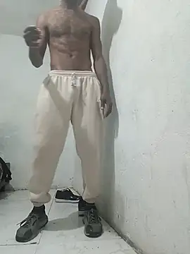 Snapshot of aventuraparatiM_o_r_e chatting on February 25, 2025, 4:57 am aventuraparatiM o r e online show from February 25, 2025, 4:57 am