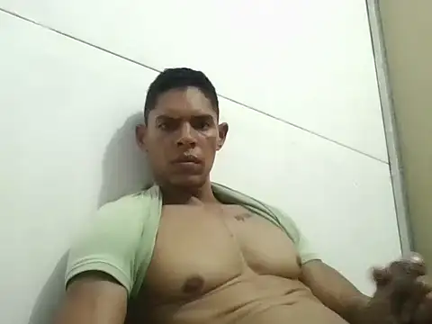 Snapshot of LatinoXXl23cm chatting on October 30, 2025, 6:41 pm LatinoXXl23cm online show from October 30, 2025, 6:41 pm