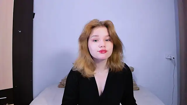 LaseyMoon online show from September 15, 2025, 1:38 am