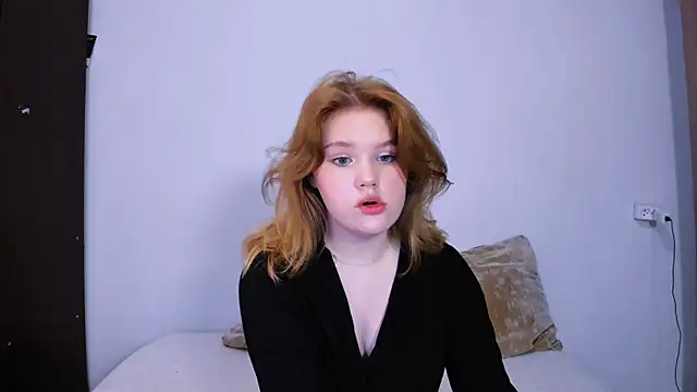 LaseyMoon online show from September 19, 2025, 11:22 am