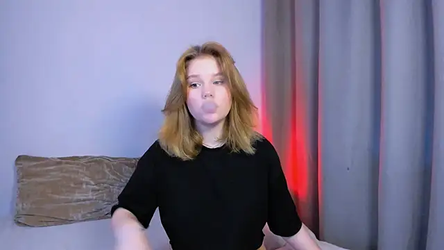 LaseyMoon online show from September 26, 2025, 11:14 am