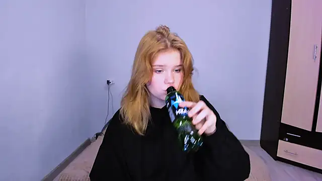 LaseyMoon online show from November 26, 2025, 1:39 am