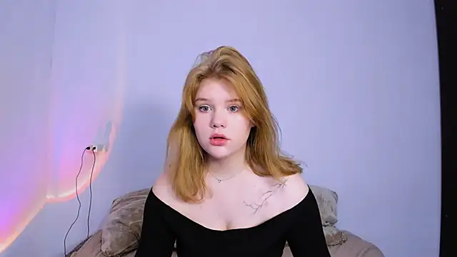 LaseyMoon online show from November 29, 2025, 1:30 am