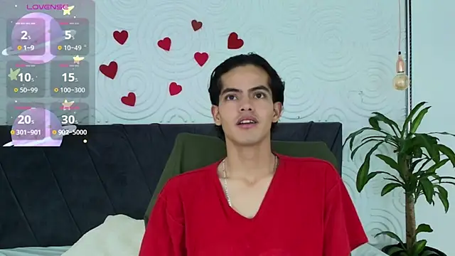 Maximoherrera 16 online show from May 7, 2026, 1:05 pm