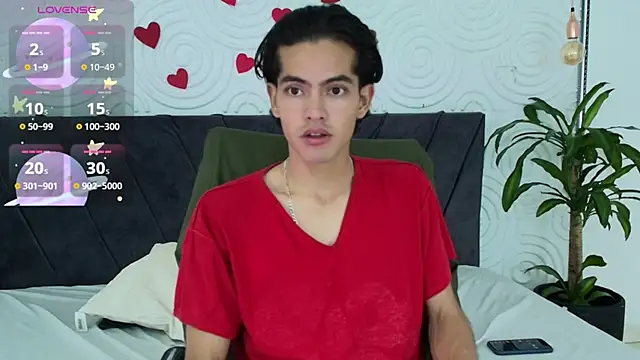 Maximoherrera 16 online show from May 15, 2026, 12:23 pm