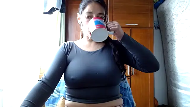 Snapshot of Escarcha-blue chatting on May 12, 2026, 7:11 pm Escarcha-blue online show from May 12, 2026, 7:11 pm