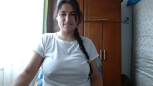 Snapshot of Escarcha-blue chatting on May 26, 2026, 9:44 pm Escarcha-blue online show from May 26, 2026, 9:44 pm