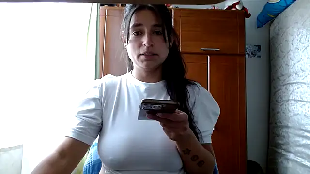 Snapshot of Escarcha-blue chatting on May 28, 2026, 9:56 pm Escarcha-blue online show from May 28, 2026, 9:56 pm