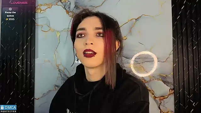 MaeveKuro online show from November 4, 2025, 3:38 am