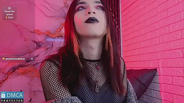 MaeveKuro online show from June 12, 2026, 3:27 am