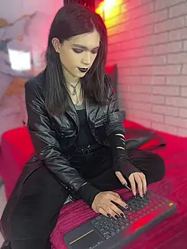 MaeveKuro online show from July 21, 2026, 2:58 am