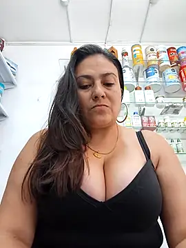 roxanasexy2025 online show from February 15, 2026, 4:03 pm