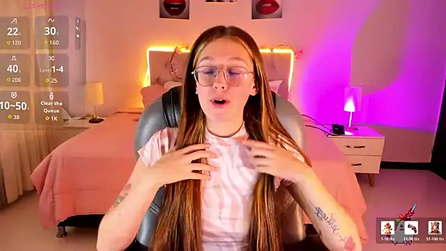 Emily Warren  online show from March 16, 2026, 8:13 pm