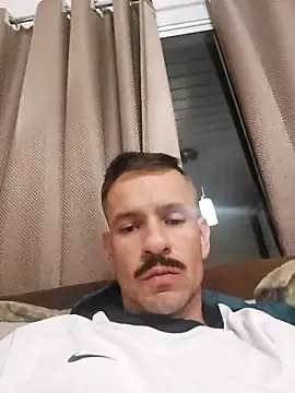 juniortche1313 online show from November 24, 2025, 2:11 am