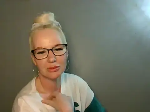 Snapshot of Blonde-Grace chatting on September 19, 2025, 1:18 am Blonde-Grace online show from September 19, 2025, 1:18 am
