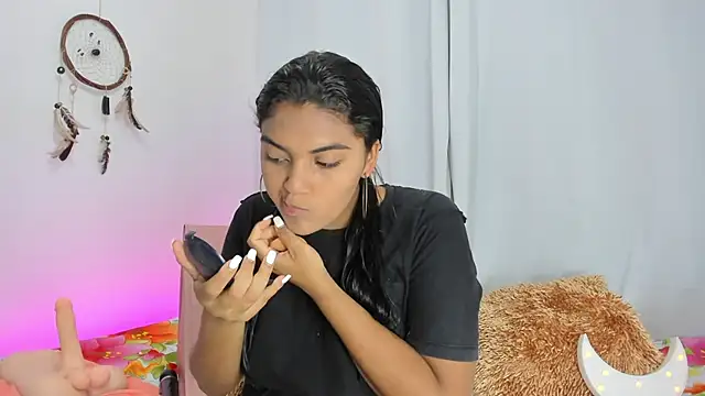 Melodymoore  online show from April 21, 2026, 8:23 pm