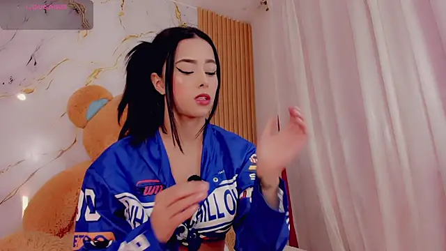 ValeriCardenas online show from February 5, 2026, 2:16 am