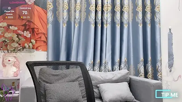 Snapshot of shishi_101 chatting on December 2, 2025, 2:06 am shishi 101 online show from December 2, 2025, 2:06 am