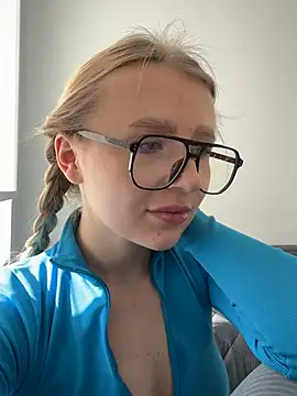 Snapshot of EvaBrooklyn chatting on February 27, 2025, 12:13 pm EvaBrooklyn online show from February 27, 2025, 12:13 pm