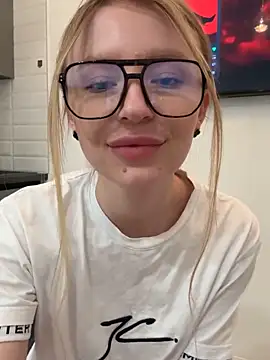 Snapshot of EvaBrooklyn chatting on March 1, 2025, 5:05 pm EvaBrooklyn online show from March 1, 2025, 5:05 pm