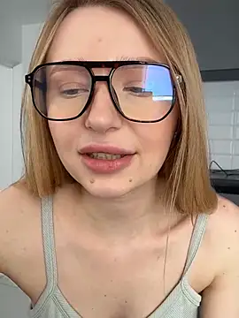 Snapshot of EvaBrooklyn chatting on March 8, 2025, 9:50 am EvaBrooklyn online show from March 8, 2025, 9:50 am