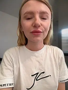 Snapshot of EvaBrooklyn chatting on March 13, 2025, 3:33 am EvaBrooklyn online show from March 13, 2025, 3:33 am