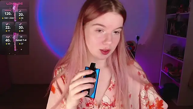 Strawberry juli online show from December 22, 2025, 3:53 pm