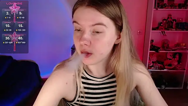 Strawberry juli online show from June 10, 2026, 6:56 am