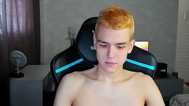 Snapshot of TravisRevas chatting on March 8, 2025, 10:54 am TravisRevas online show from March 8, 2025, 10:54 am