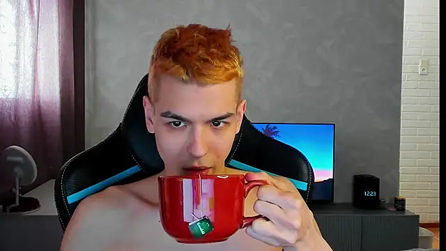 Snapshot of TravisRevas chatting on March 9, 2025, 9:24 am TravisRevas online show from March 9, 2025, 9:24 am