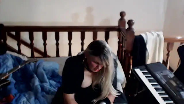 emmex671 online show from March 10, 2026, 7:46 am